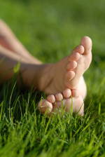 barefeet_in_grass_small